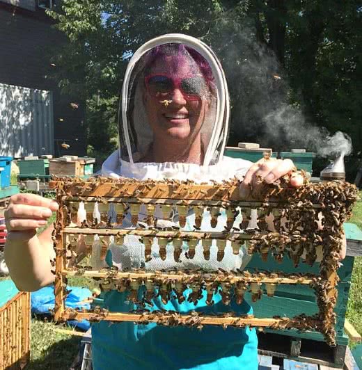 photo of Shelley with her bees